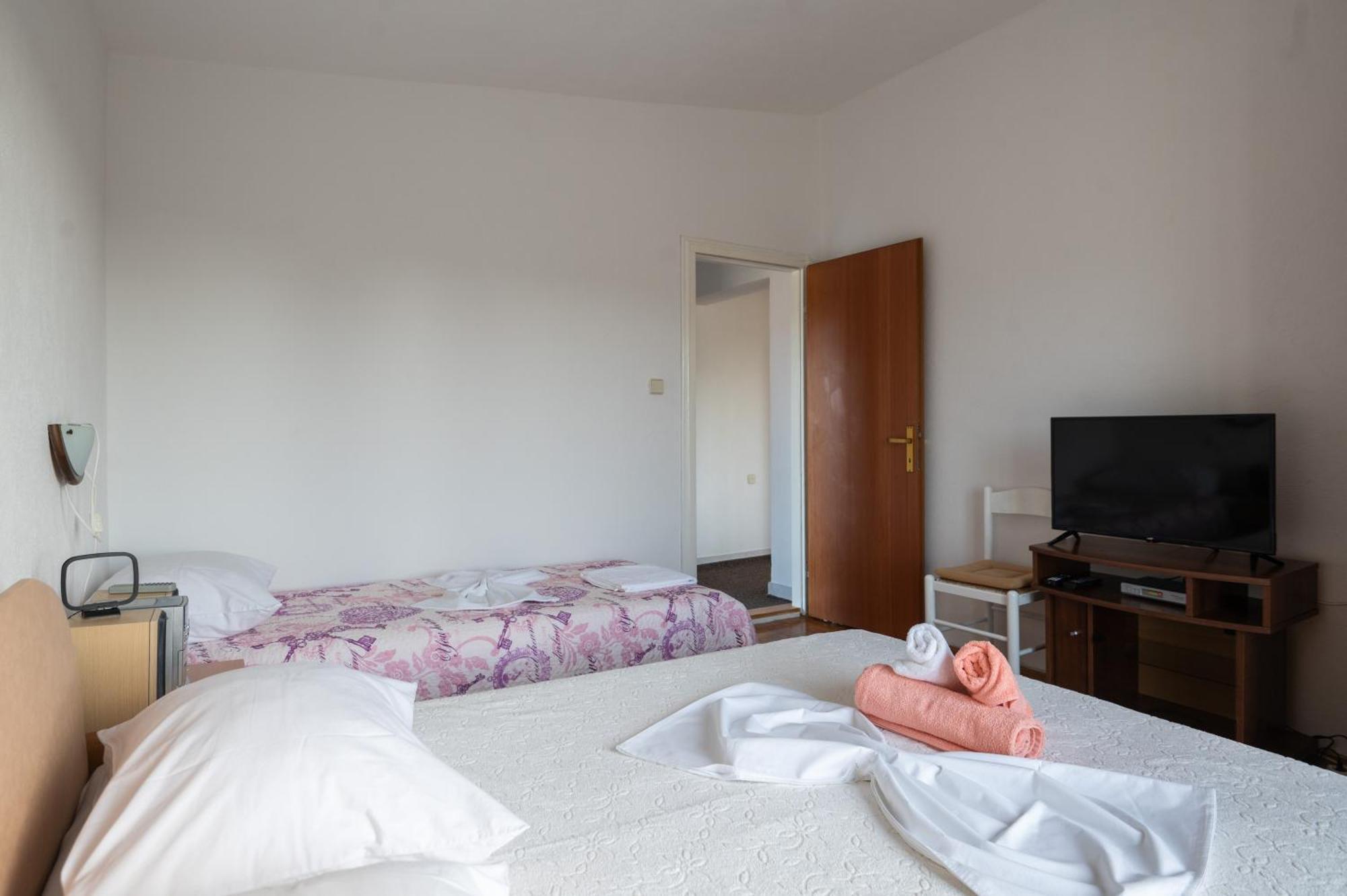 Marina'S Apartments Ražanac Szoba fotó